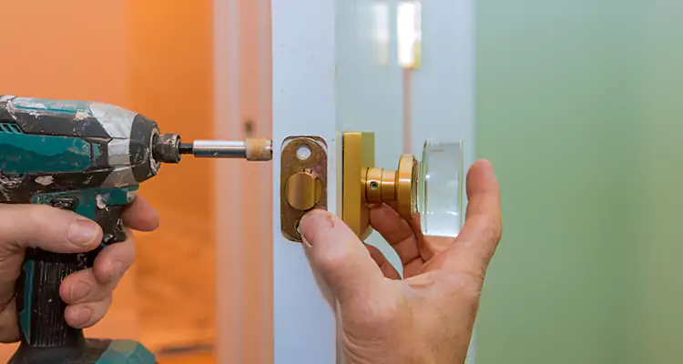 Broken Door Knob Fix in Vero Beach South, FL